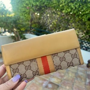 Gucci Logo wallet